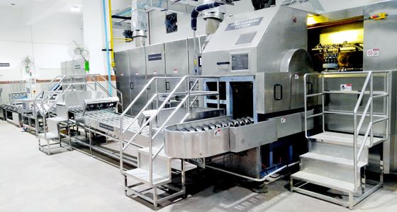 Volle automatische Handelseiscreme-Waffelkegel-Herstellermaschine von 71 Backblechen (9m lang)