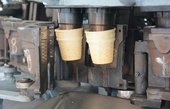 Hochgeschwindigkeitsei-Milchgeschmack-automatische Sugar Cone Machine 3800-Kegel/Stunde